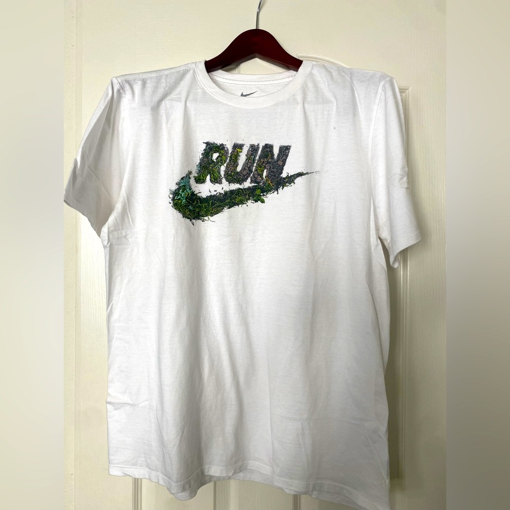 White, Large, Nike short sleeve shirt.